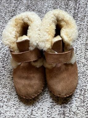 L.L. Bean Kids Chestnut Suede Shearling Boots size 9-10, new